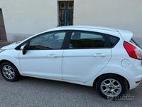 Usata Ford Fiesta 60 CV (44 kW) 2015 Bianco Utilitaria