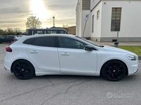 Usata Volvo V40 R-Design 120 CV (88 kW) 2017 Bianco Berlina