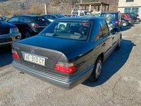 Begagnad Mercedes 200 136 HK (100 kW) 1995 Grå Sedan