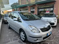 Usata Toyota Corolla Verso 110 CV (80 kW) 2003 Grigio Monovolume