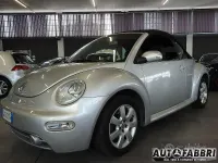 Usata VW New Beetle 102 CV (75 kW) 2005 Grigio Utilitaria