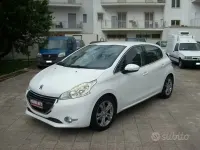 Usata Peugeot 208 Allure 68 CV (50 kW) 2015 Bianco Utilitaria