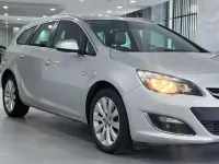 Usata Opel Astra Business 131 CV (96 kW) 2014 Argento Station wagon