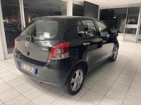 Usata Toyota Yaris Sol 100 CV (73 kW) 2010 Grigio Berlina