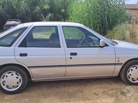Usata Ford Escort Ghia 73 CV (53 kW) 1993 Grigio Berlina