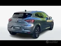 Begagnad Renault Clio V Intens 101 HK (74 kW) 2023 Grå Sedan
