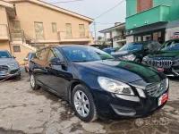Usata Volvo V60 R-Design Momentum 115 CV (84 kW) 2013 Nero Station wagon