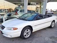 Usata Chrysler Stratus 133 CV (97 kW) 1997 Bianco pastello Cabrio