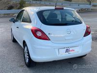 Usata Opel Corsa 75 CV (55 kW) 2011 Bianco Berlina
