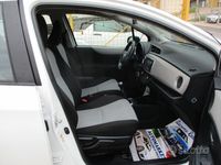 Usata Toyota Yaris Lounge 90 CV (66 kW) 2012 Bianco Berlina