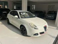 Usata Alfa Romeo Giulietta Distinctive 120 CV (88 kW) 2013 Bianco pastello Utilitaria