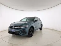 Usata VW T-Roc R-line 110 CV (80 kW) 2023 Petroleum blue metallizzato nero SUV