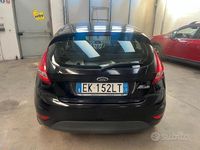 Usata Ford Fiesta 60 CV (44 kW) 2012 Blu Utilitaria