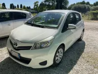 Usata Toyota Yaris Active 99 CV (72 kW) 2012 Bianco Utilitaria