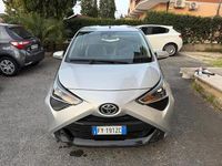 Usata Toyota Aygo Connect Style 72 CV (52 kW) 2020 Argento Utilitaria