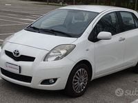 Usata Toyota Yaris Sol 101 CV (74 kW) 2010 Bianco Utilitaria