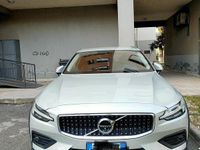 Usata Volvo V60 CC Pro 190 CV (139 kW) 2019 Grigio Station wagon