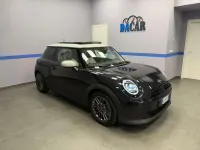 Usata Mini Cooper Classic 204 CV (150 kW) 2024 Midnight black ii Utilitaria
