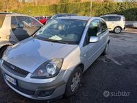 Occasion Ford Fiesta Ghia 75 ch (55 kW) 2007 Argent Citadine