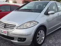 Usata Mercedes 180 Avantgarde 109 CV (80 kW) 2009 Grigio Berlina