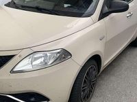 Usata Lancia Ypsilon Silver 69 CV (50 kW) 2017 Utilitaria