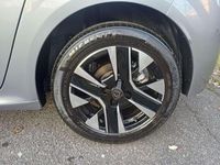 Usata Peugeot 208 Allure 101 CV (74 kW) 2024 Grigio Utilitaria