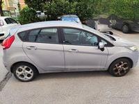 Usata Ford Fiesta 60 CV (44 kW) 2012 Grigio Utilitaria
