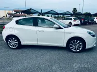 Usata Alfa Romeo Giulietta Distinctive 105 CV (77 kW) 2015 Bianco Utilitaria
