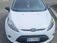 Usata Ford Fiesta 68 CV (50 kW) 2009 Bianco Utilitaria