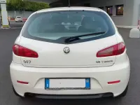 Usata Alfa Romeo 147 105 CV (77 kW) 2006 Bianco Utilitaria