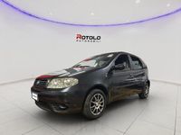 Usata Fiat Punto Dynamic 69 CV (50 kW) 2005 Grigio scuro Berlina