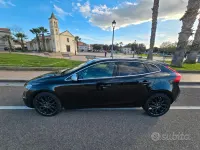 Usata Volvo V40 Momentum 190 CV (139 kW) 2015 Berlina