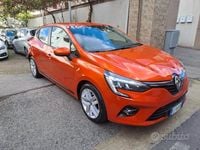 Usata Renault Clio V 91 CV (66 kW) 2021 Arancione Berlina