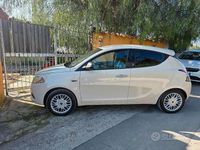 Usata Lancia Ypsilon 95 CV (69 kW) 2016 Bianco Utilitaria