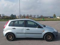 Usata Ford Fiesta Ghia 68 CV (50 kW) 2004 Grigio Berlina