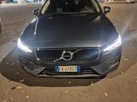 Usata Volvo V60 150 CV (110 kW) 2019 Blu Station wagon
