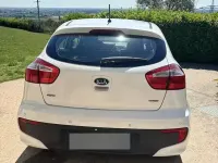 Käytetty Kia Rio 75 HP (55 kW) 2015 Valkoinen Sedan