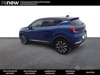 Usata Renault Captur Techno 101 CV (74 kW) 2023 Blu scuro SUV