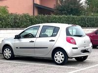 Usata Renault Clio II 58 CV (42 kW) 2007 Grigio Utilitaria