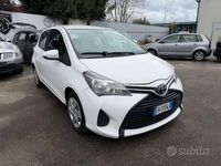 Usata Toyota Yaris 90 CV (66 kW) 2014 Bianco Utilitaria