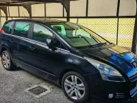 Usata Peugeot 5008 Family 112 CV (82 kW) 2011 Nero Monovolume