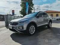 Usata VW T-Roc Pro 116 CV (85 kW) 2024 Pyrit grey met. / nero SUV