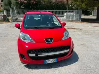 Usata Peugeot 107 68 CV (50 kW) 2011 Rosso Utilitaria