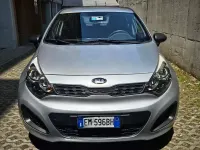 Usata Kia Rio EX 86 CV (63 kW) 2012 Grigio Berlina