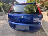 Usata Fiat Grande Punto 65 CV (47 kW) 2006 Bluazzurro Utilitaria