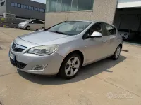 Usata Opel Astra Cosmo 140 CV (102 kW) 2010 Grigio Berlina
