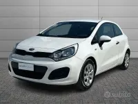 Usata Kia Rio EX 86 CV (63 kW) 2012 Bianco Berlina