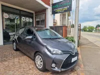 Usata Toyota Yaris Active 69 CV (50 kW) 2015 Grigio Utilitaria
