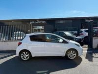 Usata Toyota Yaris Hybrid 75 CV (55 kW) 2014 Bianco Berlina