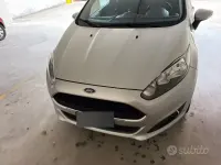 Usata Ford Fiesta 60 CV (44 kW) 2016 Grigio Utilitaria